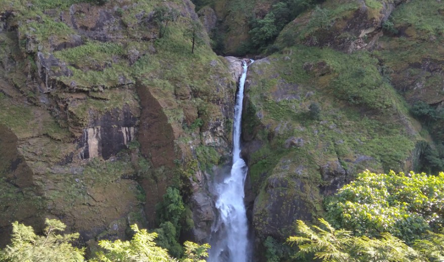 Water fall on the way Trek